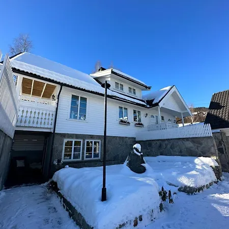 Koselig I Rolig Boligfelt * גול